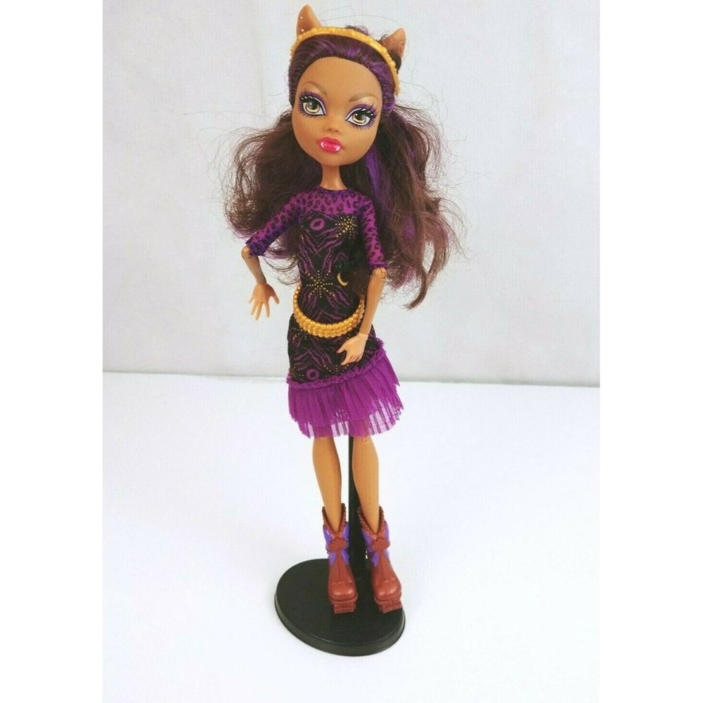Monster High Haunted Spirits Clawdeen Wolf 11" Doll With Stand & Accessories